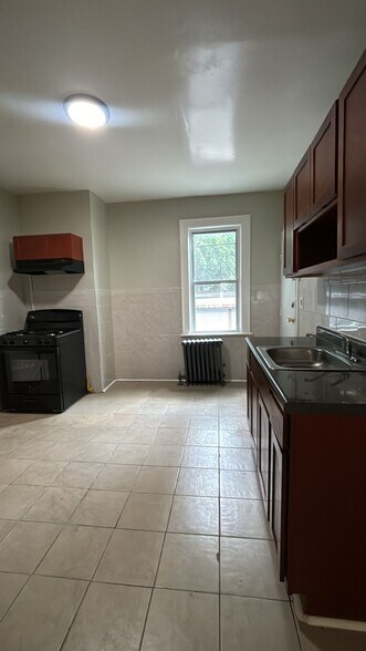 262 Ellis Ave 1 - 263 Ellis Ave