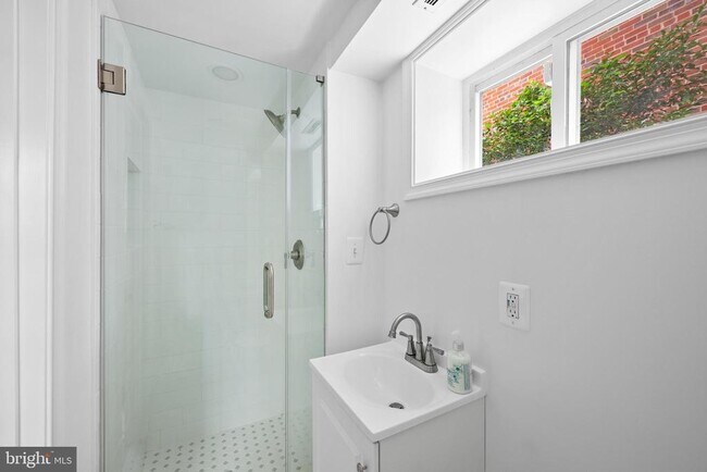Building Photo - 4714 Upton St NW