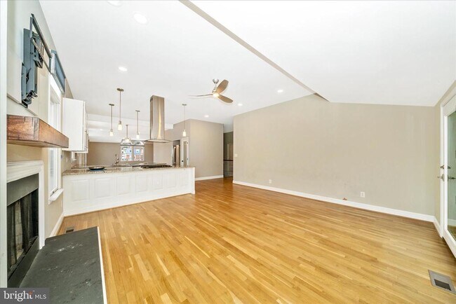 Building Photo - 3313 Moline Rd