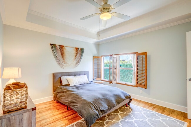 Building Photo - 411 26th St