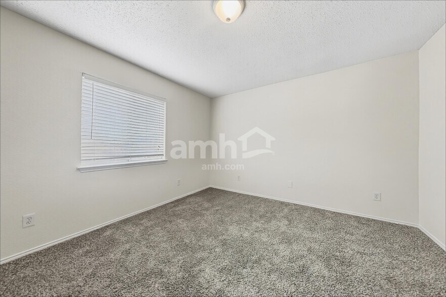 Building Photo - 4405 Statesman Ln