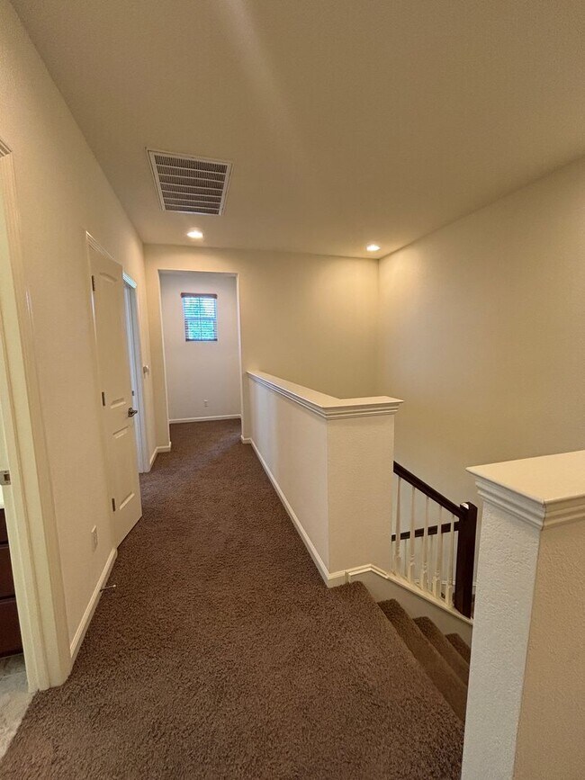 Building Photo - West Roseville Solar! 3 Bedroom, Plus den/...
