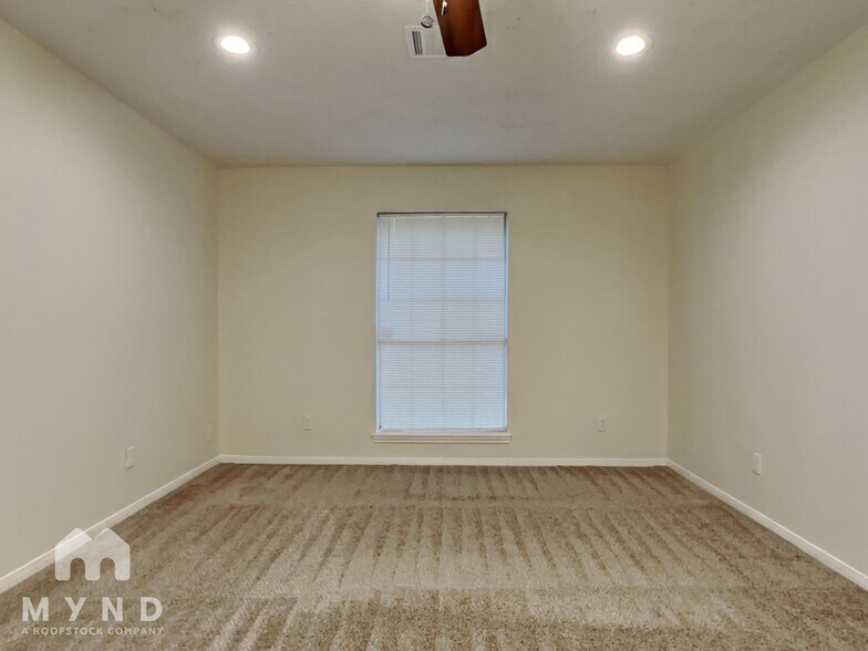 Building Photo - 4635 Deer Point Dr