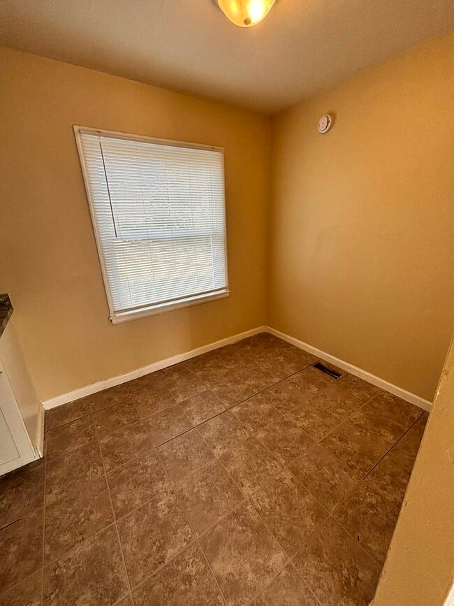 Building Photo - 1148 N Terrace Dr