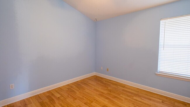 Building Photo - 3292 Emerson Ln