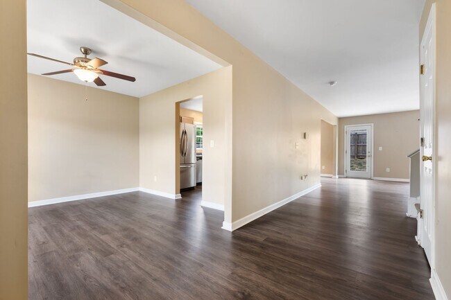 Building Photo - Beautiful 3BR Home with Fenced in Yard & 2-Car Garage in Raleigh