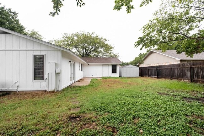 Building Photo - 11605 Gungrove Cir