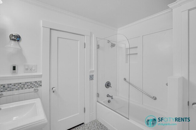 Building Photo - Forest Hill: Elegant Single Family Home