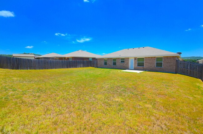 Building Photo - GREAT 3 BED/2 BATH HOME IN SKYLINE RIDGE- ...
