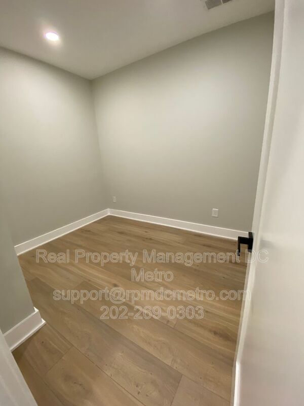Building Photo - 611 Kennedy St