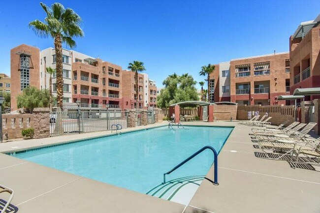 Building Photo - Beautifully Upgraded Park Avenue Condo Ava...