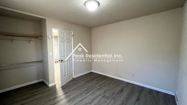 Building Photo - Carmichael 2bd/1ba Duplex near Manzanita & Auburn Blvd