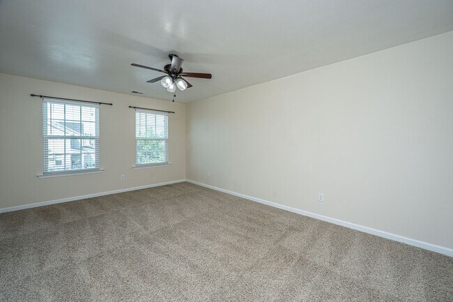 Building Photo - 201 Bigleaf Ct