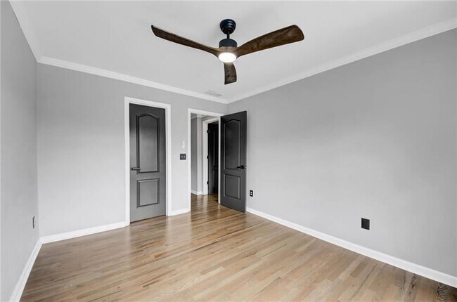 Building Photo - 3355 E Gate Dr