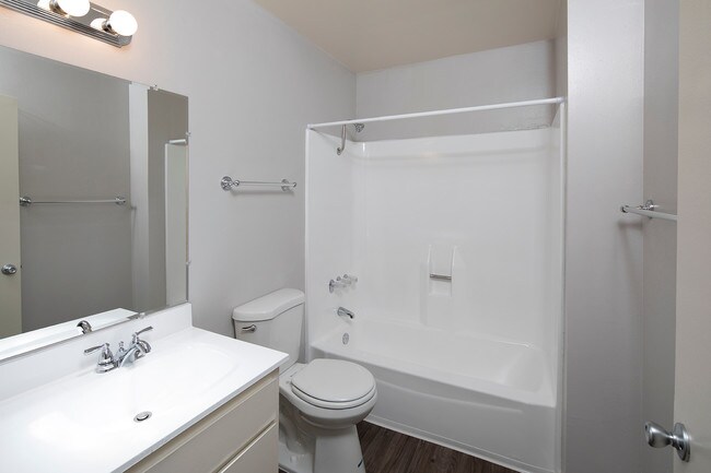 Building Photo - *2 WEEKS FREE!* El Cajon 2 BR w/ Parking, ...