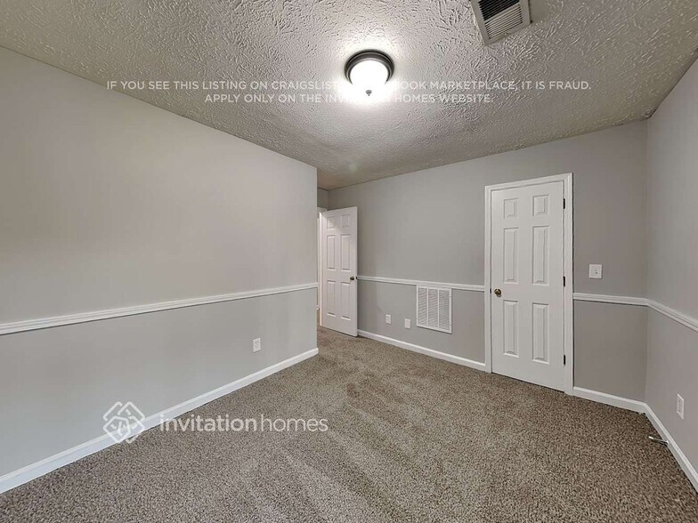 Building Photo - 450 Leigh Kay Dr