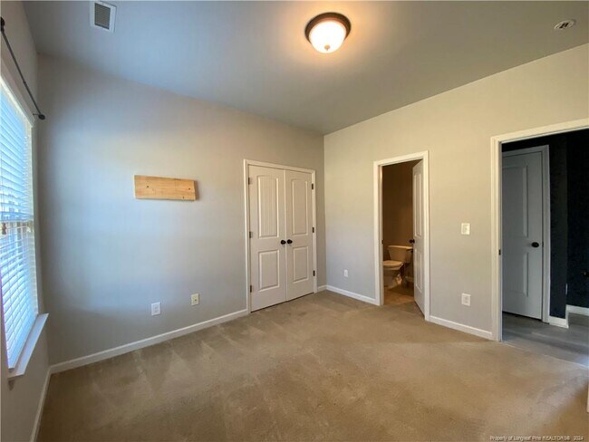 Building Photo - 199 Skycroft Dr