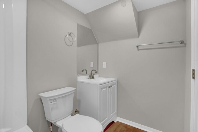 Building Photo - Completed Renovated Townhouse