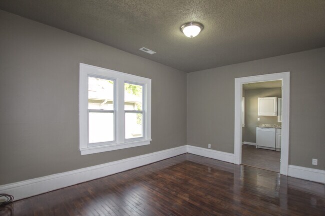 Building Photo - 2846 Rutland Ave