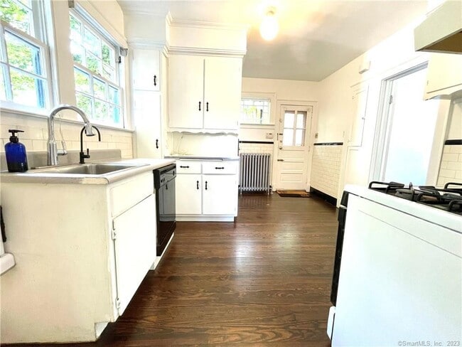 Building Photo - 294 Fountain St