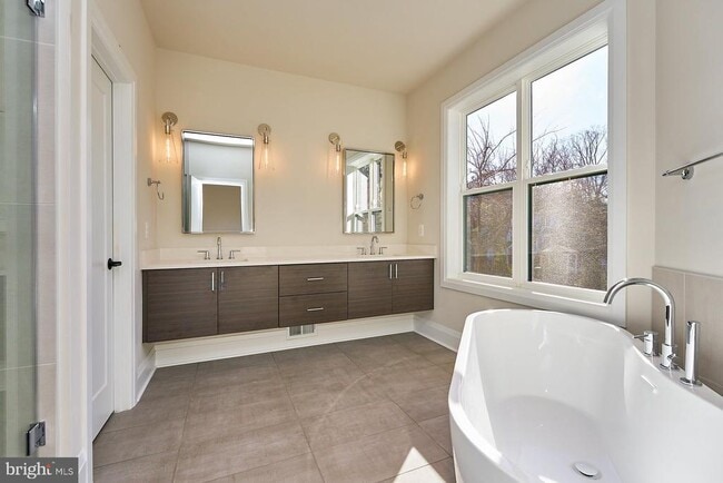 Building Photo - 6845 Churchill Rd