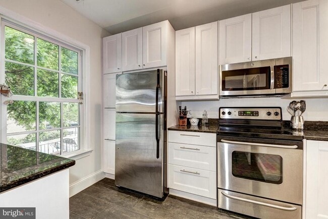 Building Photo - 1624 Belmont St NW