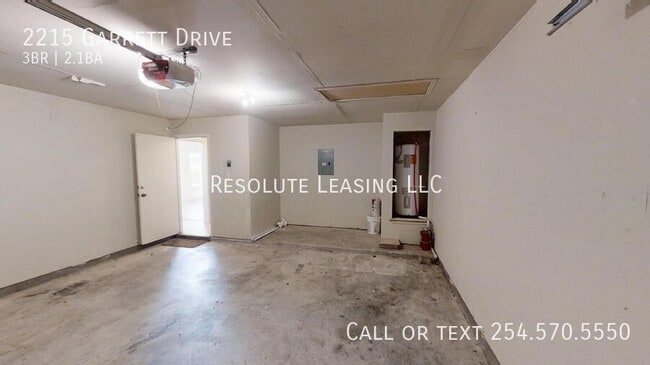 Building Photo - 2215 Garrett Dr