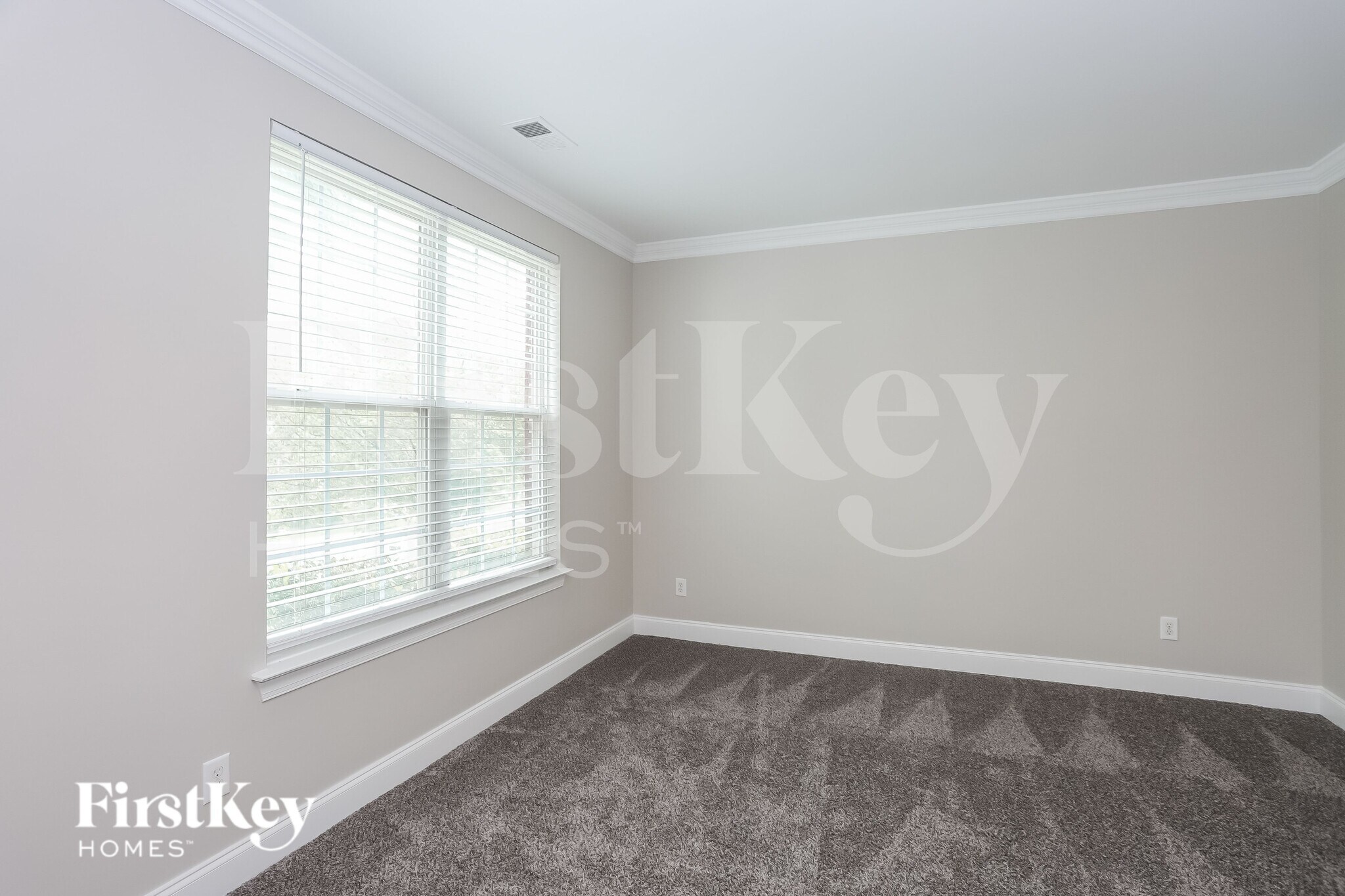 Building Photo - 9427 Golden Pond Dr