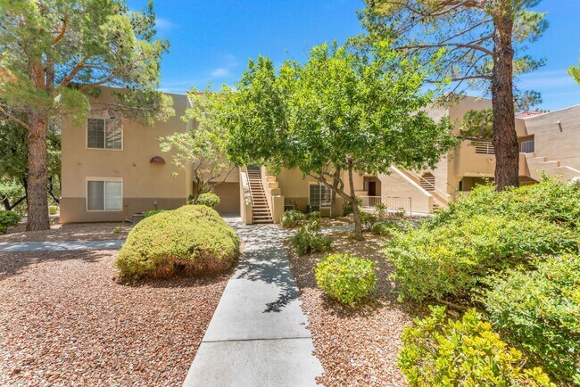 Building Photo - Resort-Style Living in a Gated Northwest Las Vegas Community!
