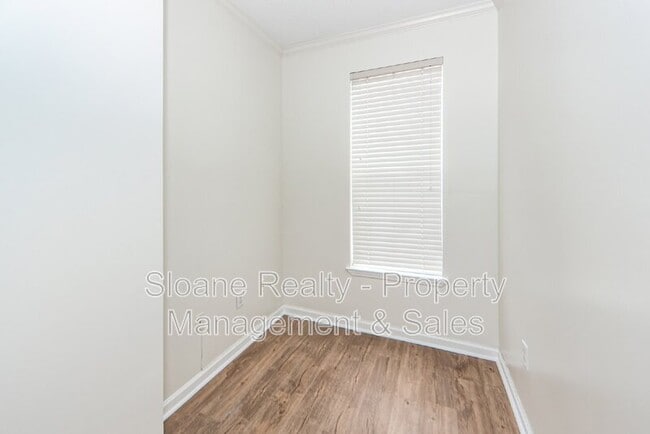 Building Photo - 45 Sycamore Ave