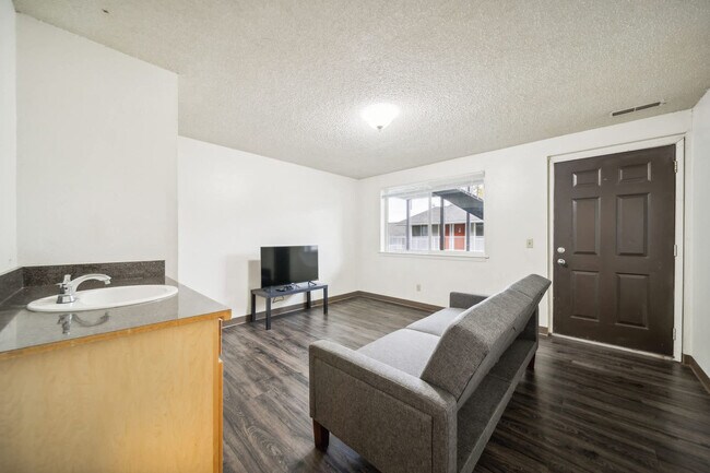 Building Photo - 1555 NE Merman Dr