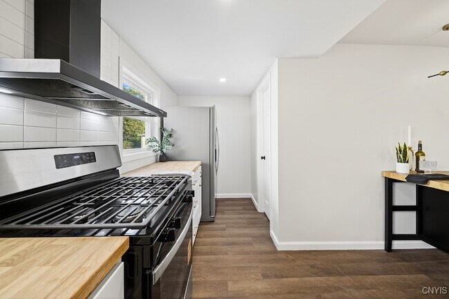 Building Photo - 127 E Warrington Rd