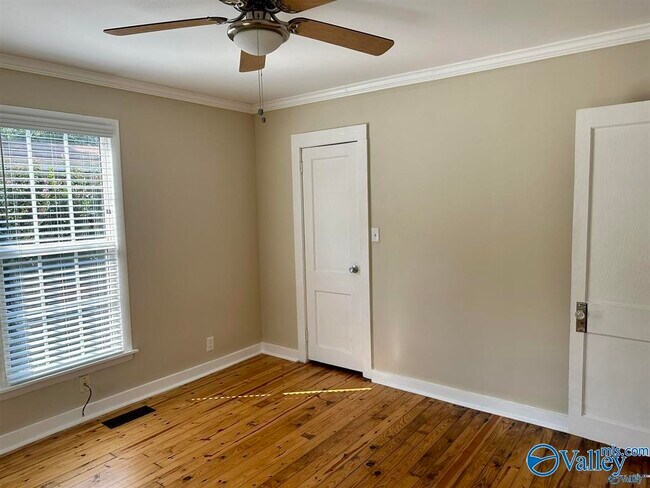 Building Photo - 1529 Mckinley Ave NE