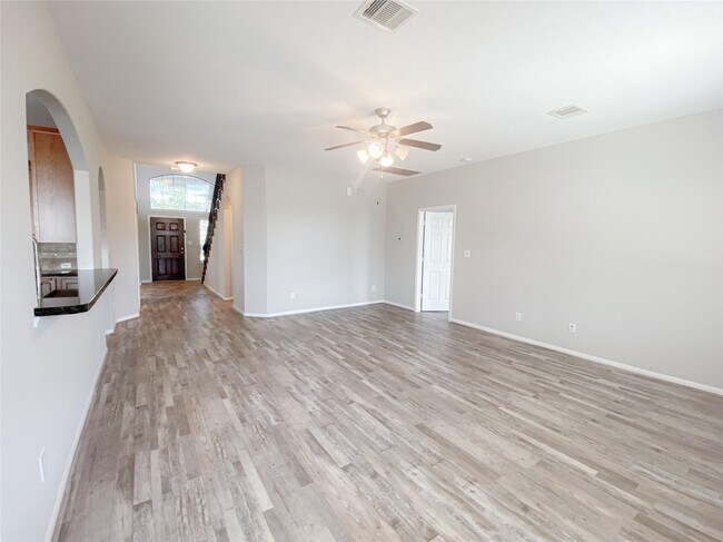 Building Photo - 6227 Carnaby Ln