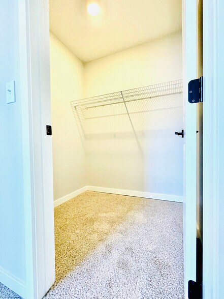 Building Photo - 20877 South Ct