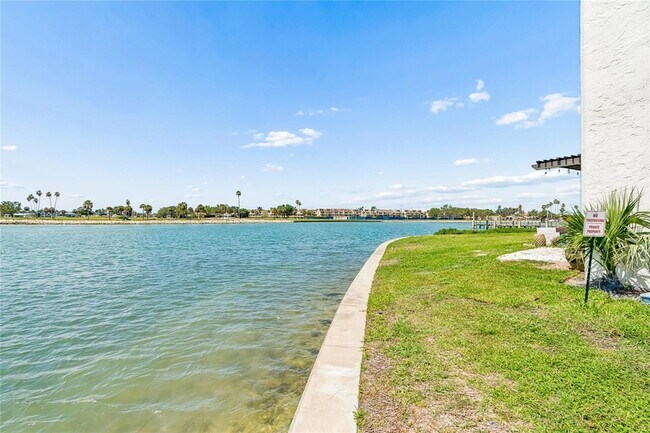 Building Photo - 450 Treasure Island Causeway