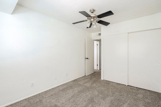 Building Photo - 3 bedroom townhome for rent