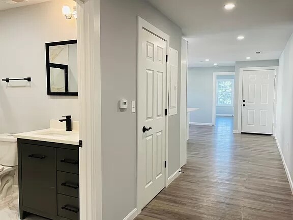 Building Photo - 487 Lincoln St