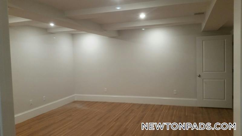 Building Photo - 2044 Beacon St