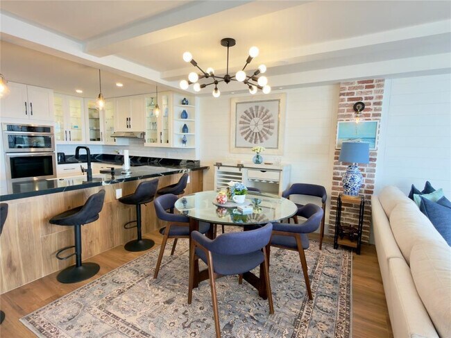 Building Photo - 800 SE 20th Ave