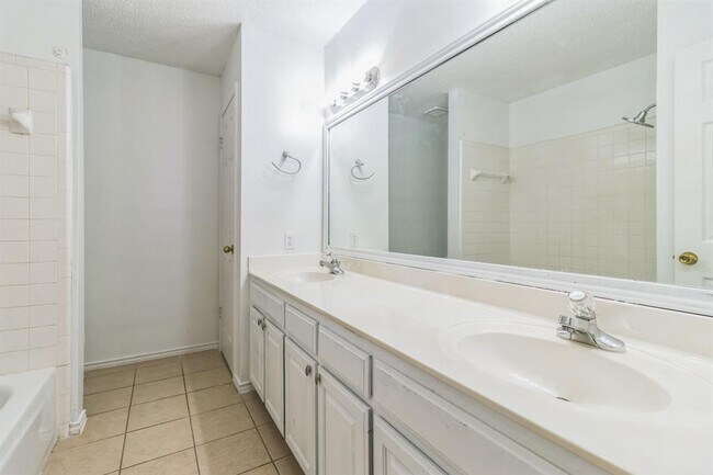 Building Photo - 800 Mountain Ridge Dr