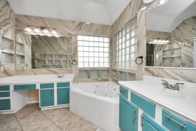 Building Photo - 12003 Sunrise Way