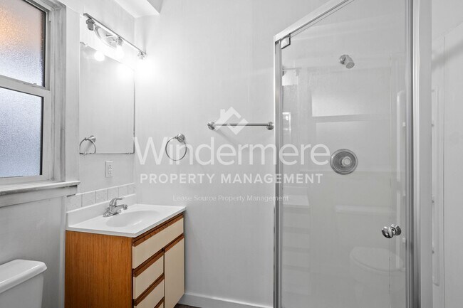 Building Photo - 1425 W 8th Ave