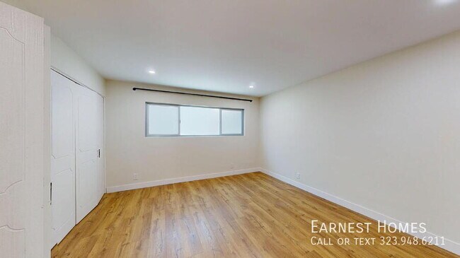 Building Photo - 6752 Hillpark Dr