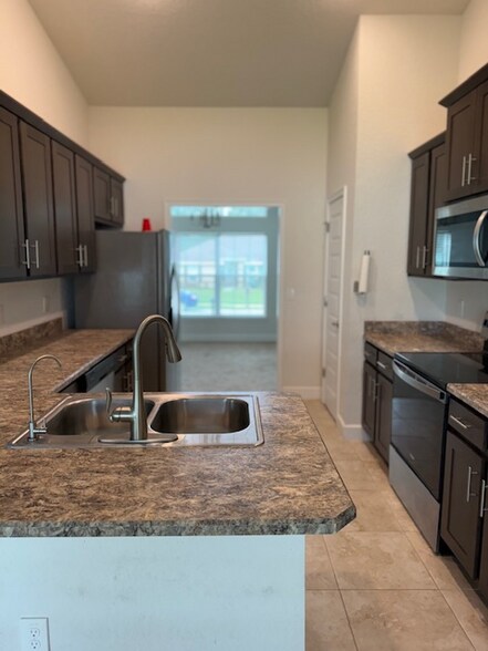 Building Photo - 131 NW 42nd Pl