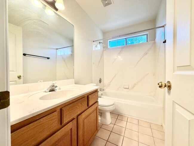 Building Photo - 717 E Hundley Hvn Cir