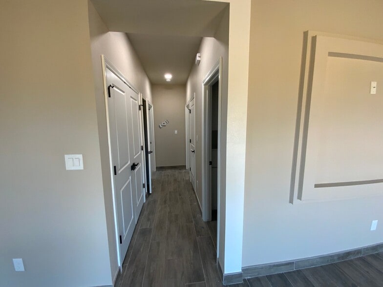 Building Photo - 508 Hope Dr