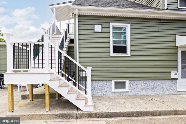 Building Photo - 129 5th Ave