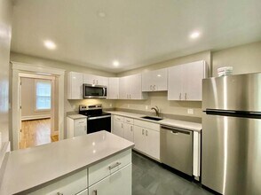 Building Photo - 3.0 bedroom in Cambridge Massachusetts 02139