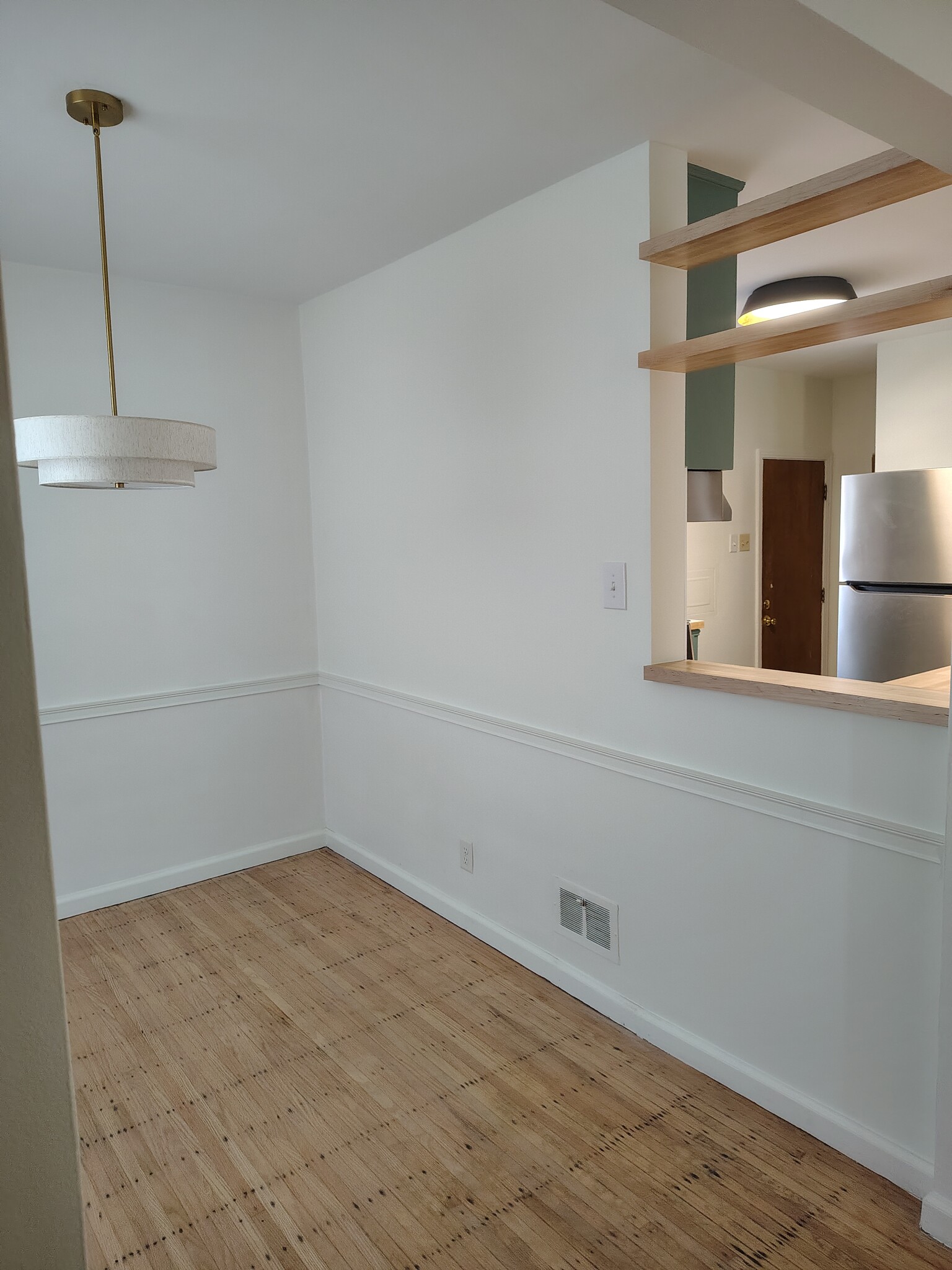 Building Photo - 1651 W 57th St